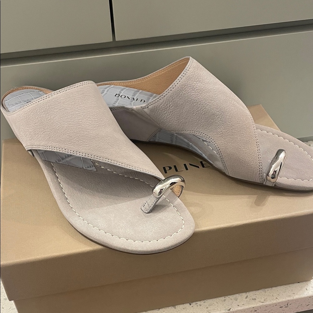 Donald Pliner light gray antique nubuc sandals in size 9